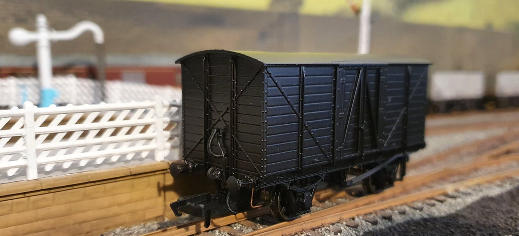 Oxford Rail reveals Great Eastern Van samples