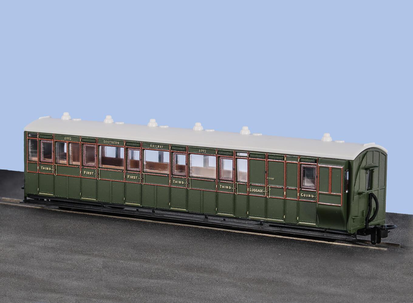 OO-9 Brake Composite Coach SR Livery No 6993