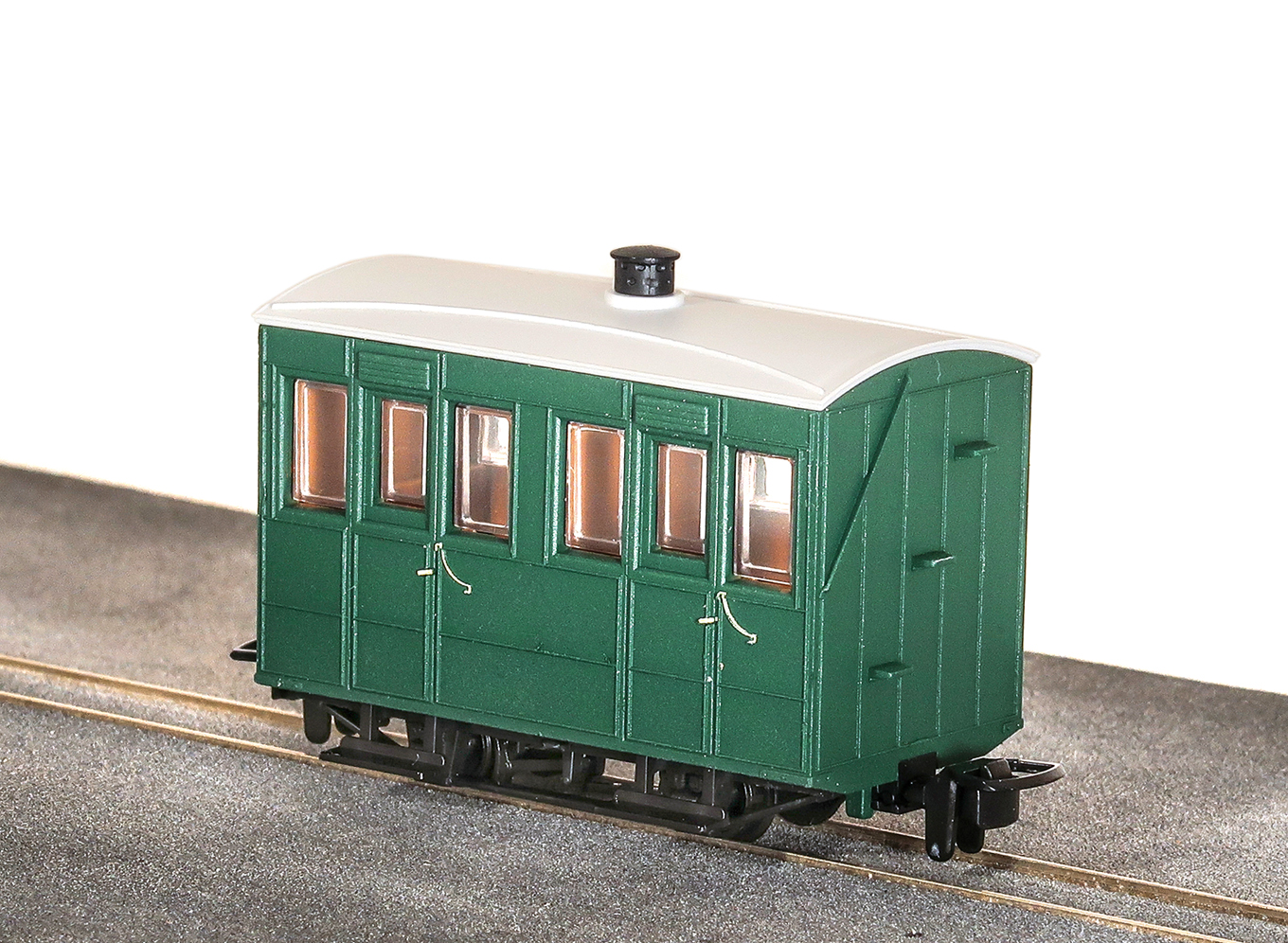 OO-9 4 Wheel Enclosed Side Coach Green