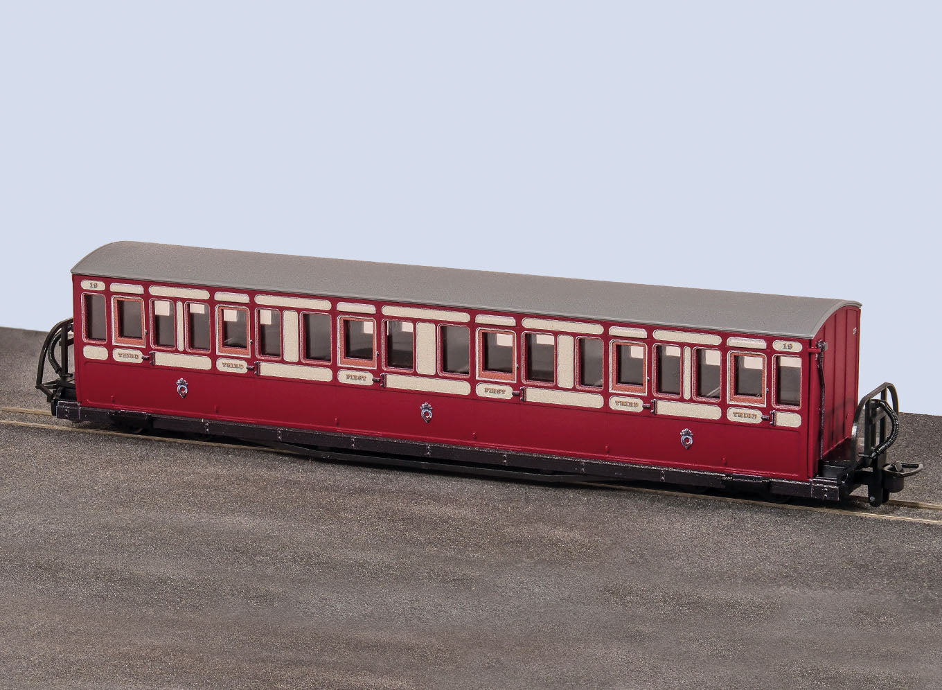 FR Long 'Bowsider' Coach - Red & Cream No.19