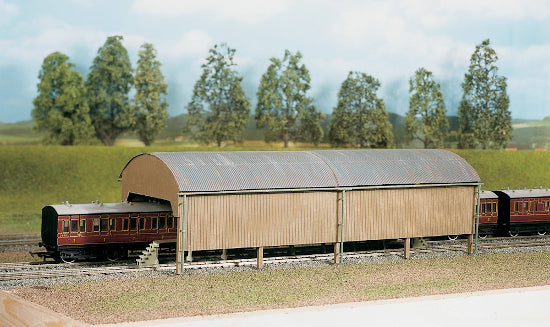 527 - RATIO - OO/HO - Carriage Shed (320mm x 105mm)