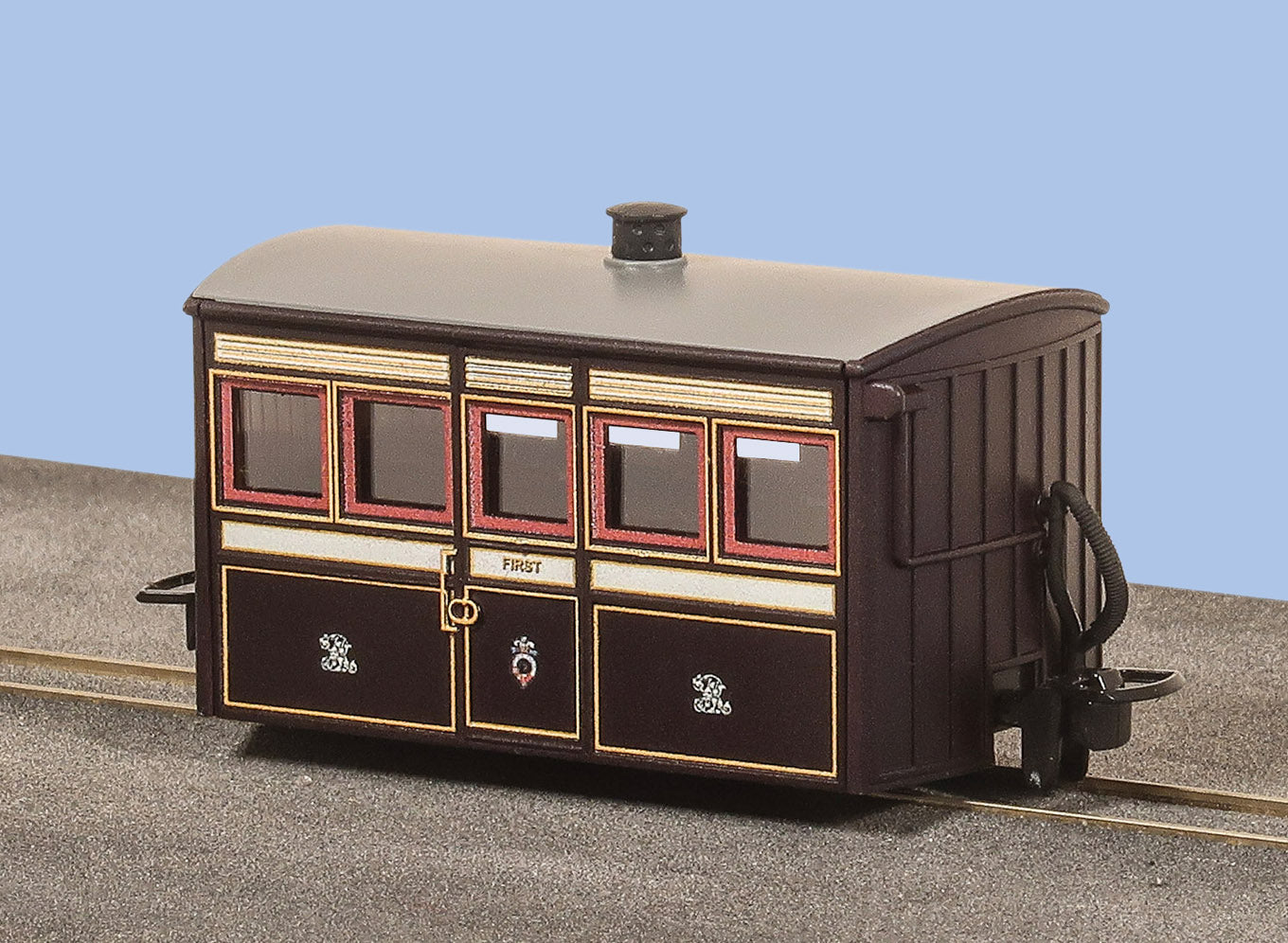 GR550 - PECO - OO-9 - F.R. 4 Wheel Bug Box Coach, 1st Class, Victorian Livery
