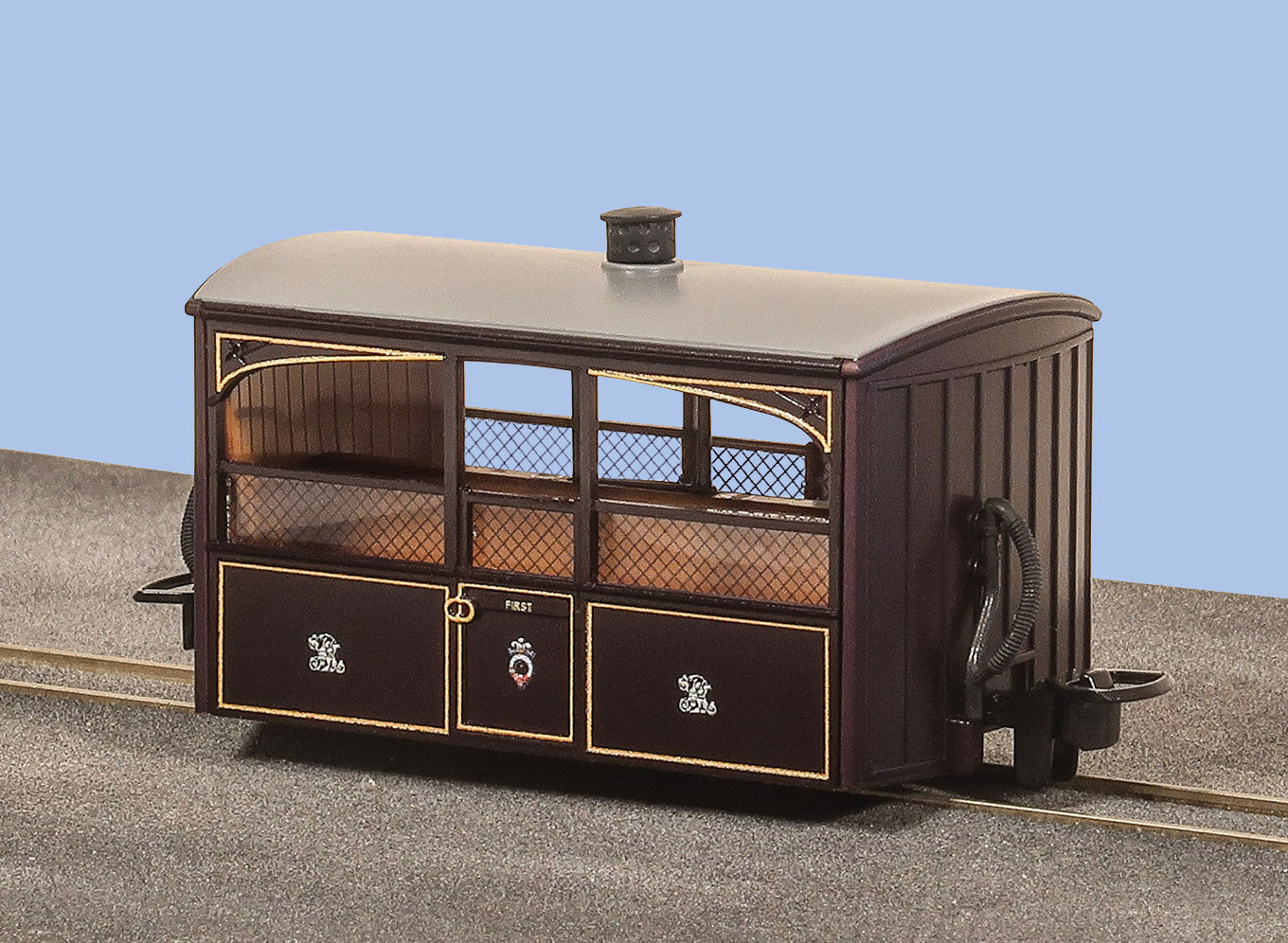 GR560 - PECO - OO-9 - F.R. 4 Wheel Bug Box Coach, 'Zoo Car' Victorian Livery