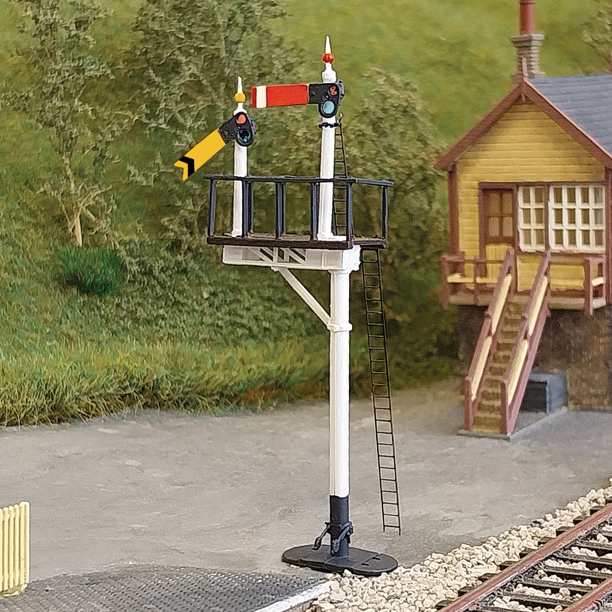 LK12142 - PECO Lineside Kits - TT:120 - Signal GWR Bracket Signal