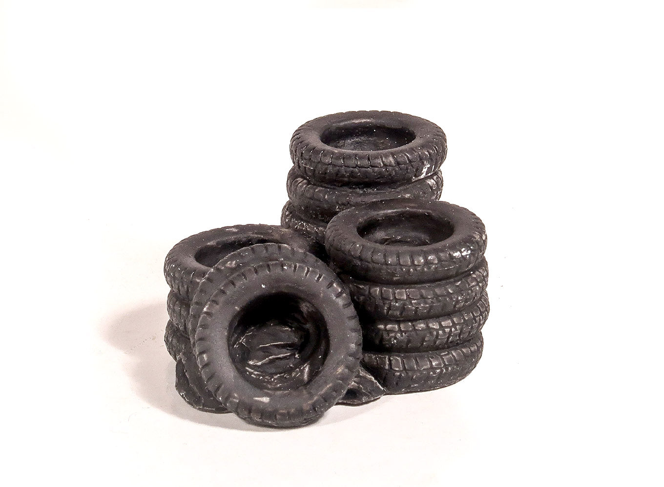 LK778 - PECO Lineside Kits - O - Pile of Tyres