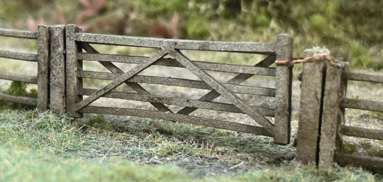 LX001 - Scale Model Scenery - OO/HO - Five Bar Gates (Pack of 3)