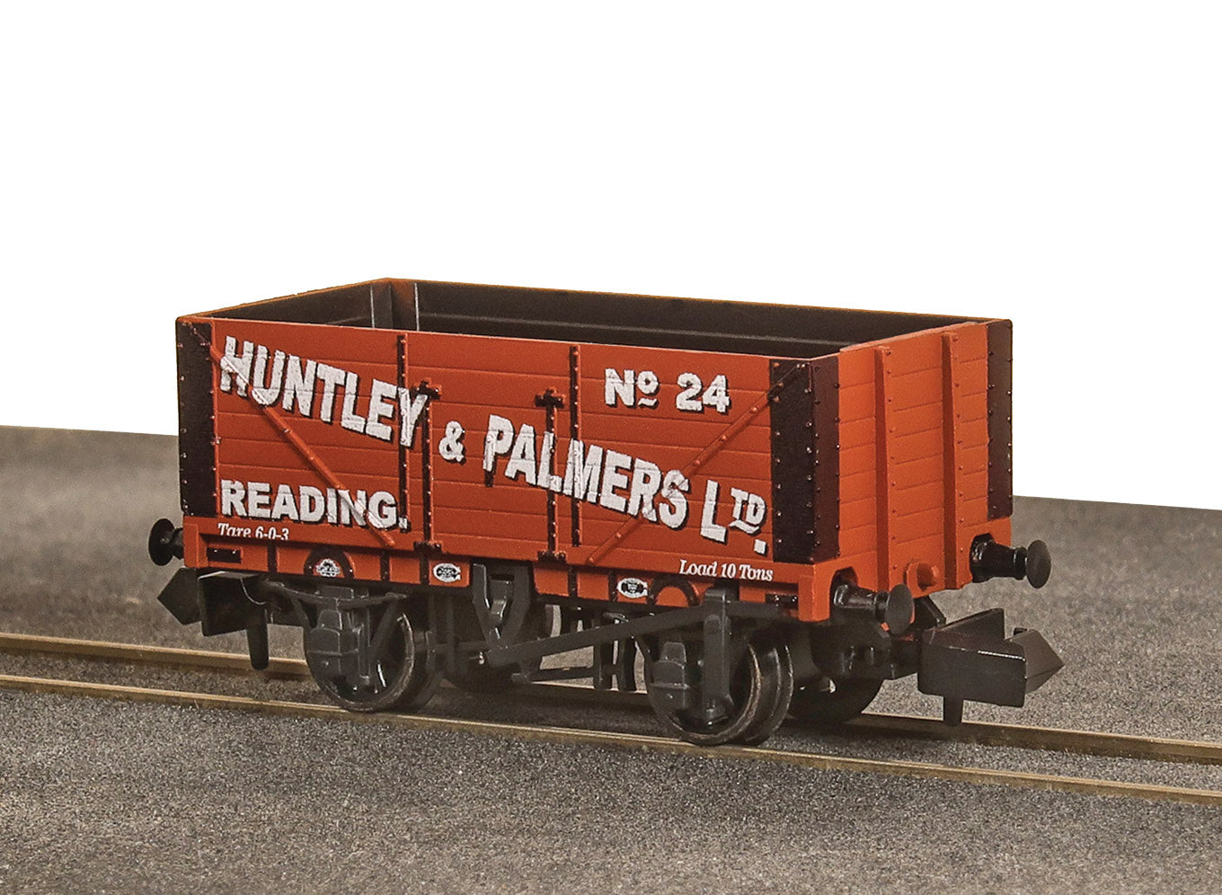 NR7010P - PECO - N - 9ft 7 Plank Open Wagon Huntley & Palmer