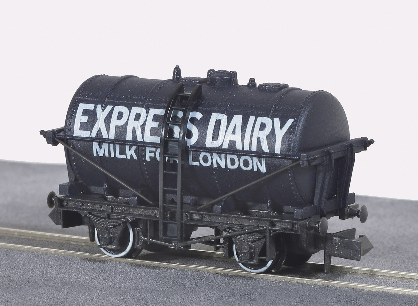 NRP168 - PECO - N - Milk Tank Wagon Express Dairies