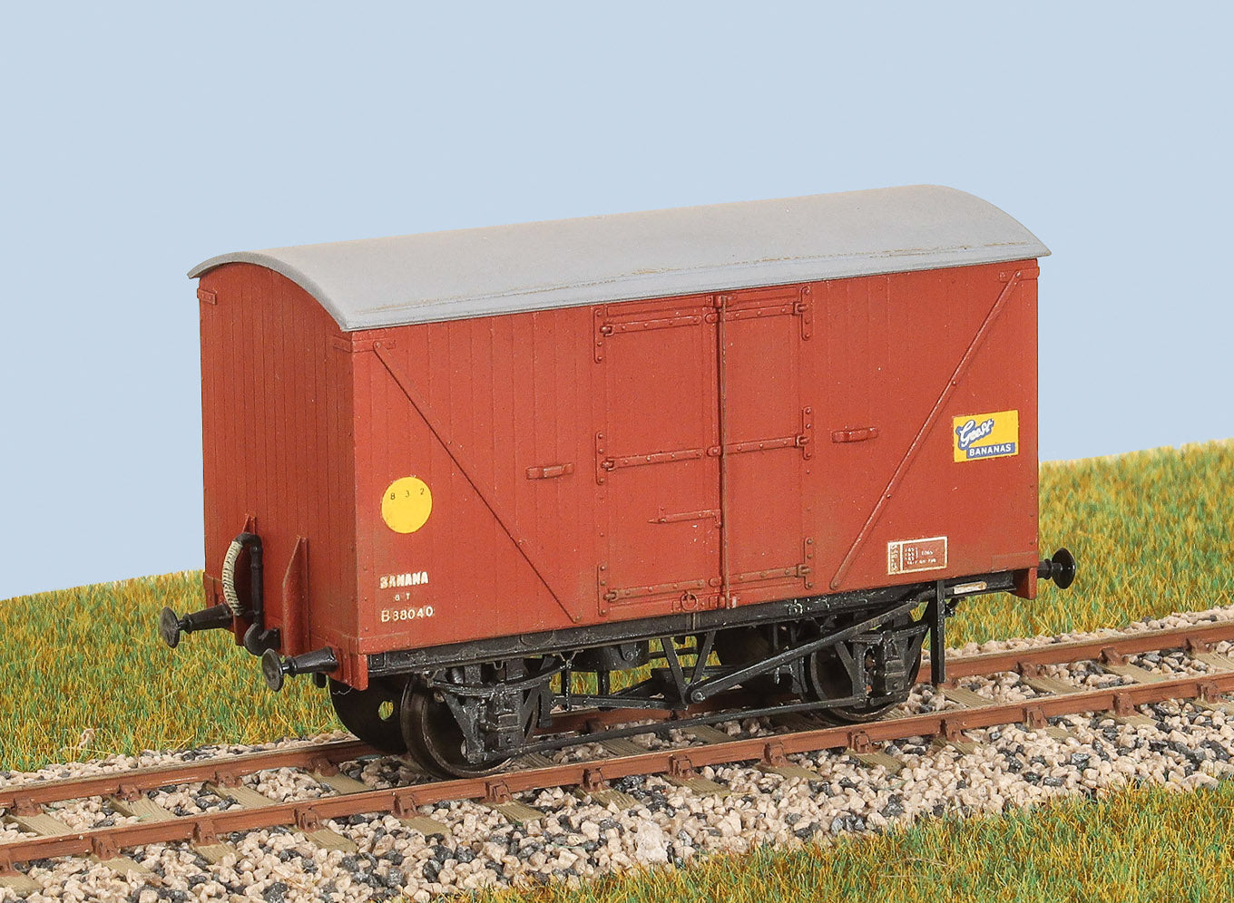 PC541 - Parkside - OO/HO - BR Banana Van (M/W)