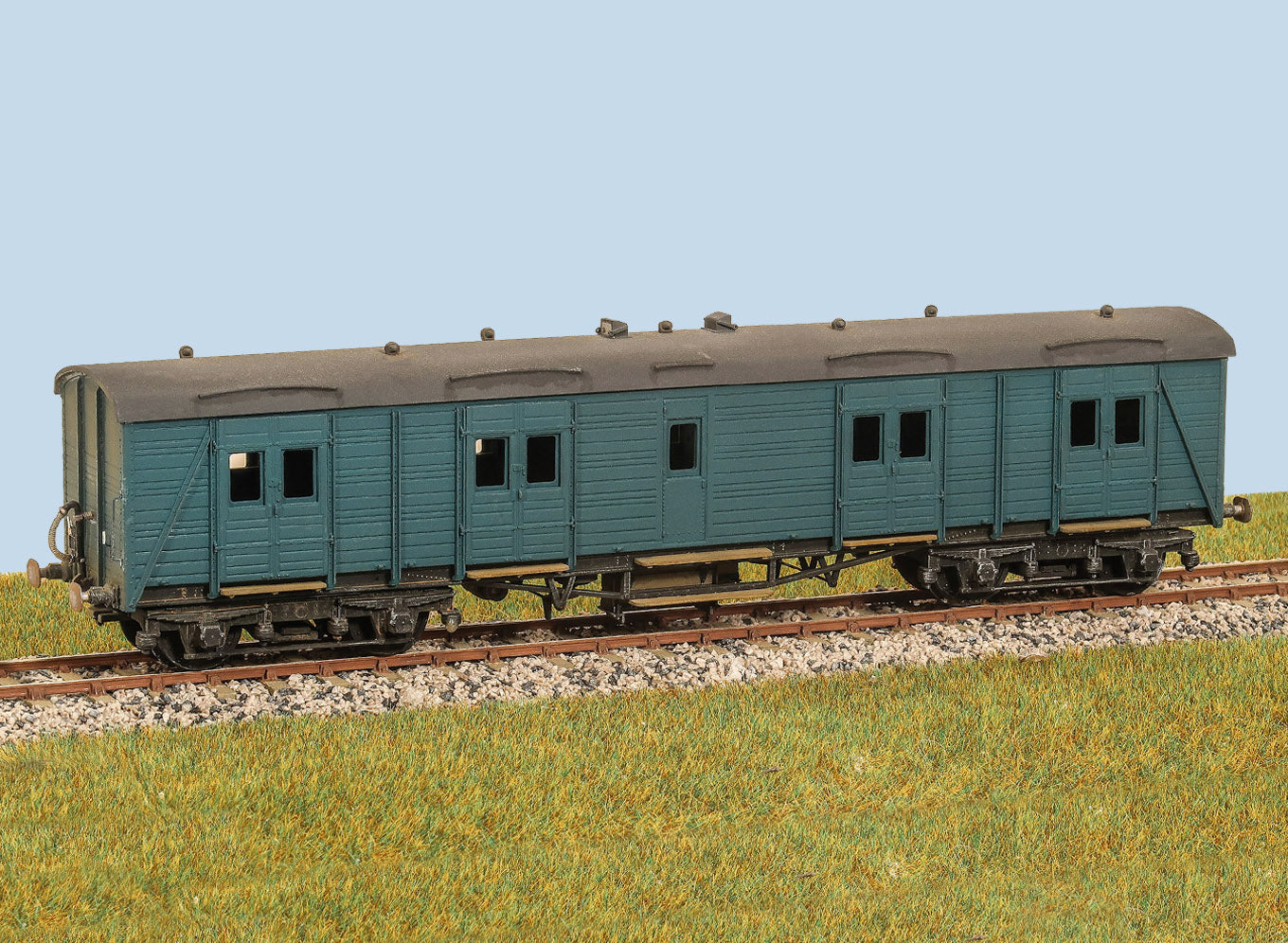 PC592 - Parkside - OO/HO - SR/BR 28 ton Bogie 'B' Van, (M/W)