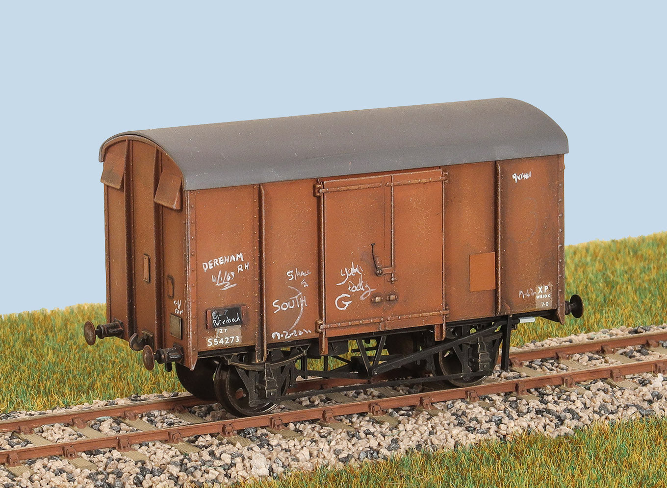 PC593 - Parkside - OO/HO - SR/BR 12t. Box Van with Plywood Sides (M/W,B/B)