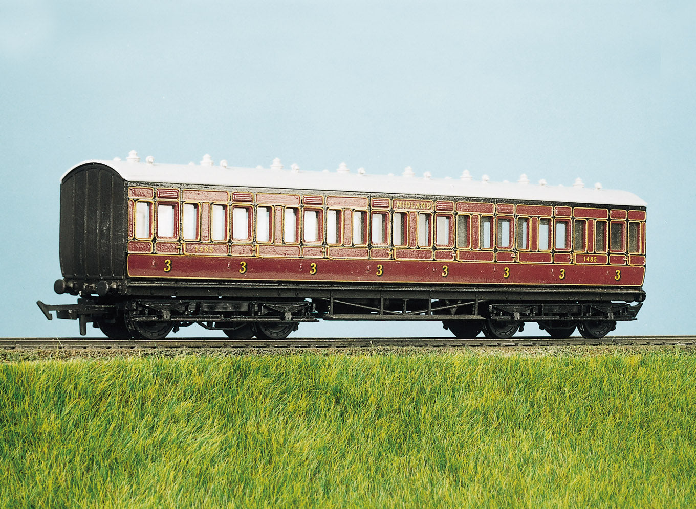 PC710 - Parkside - OO/HO - LMS (Ex MR) 48ft Suburban, All 3rd, 8 Comp