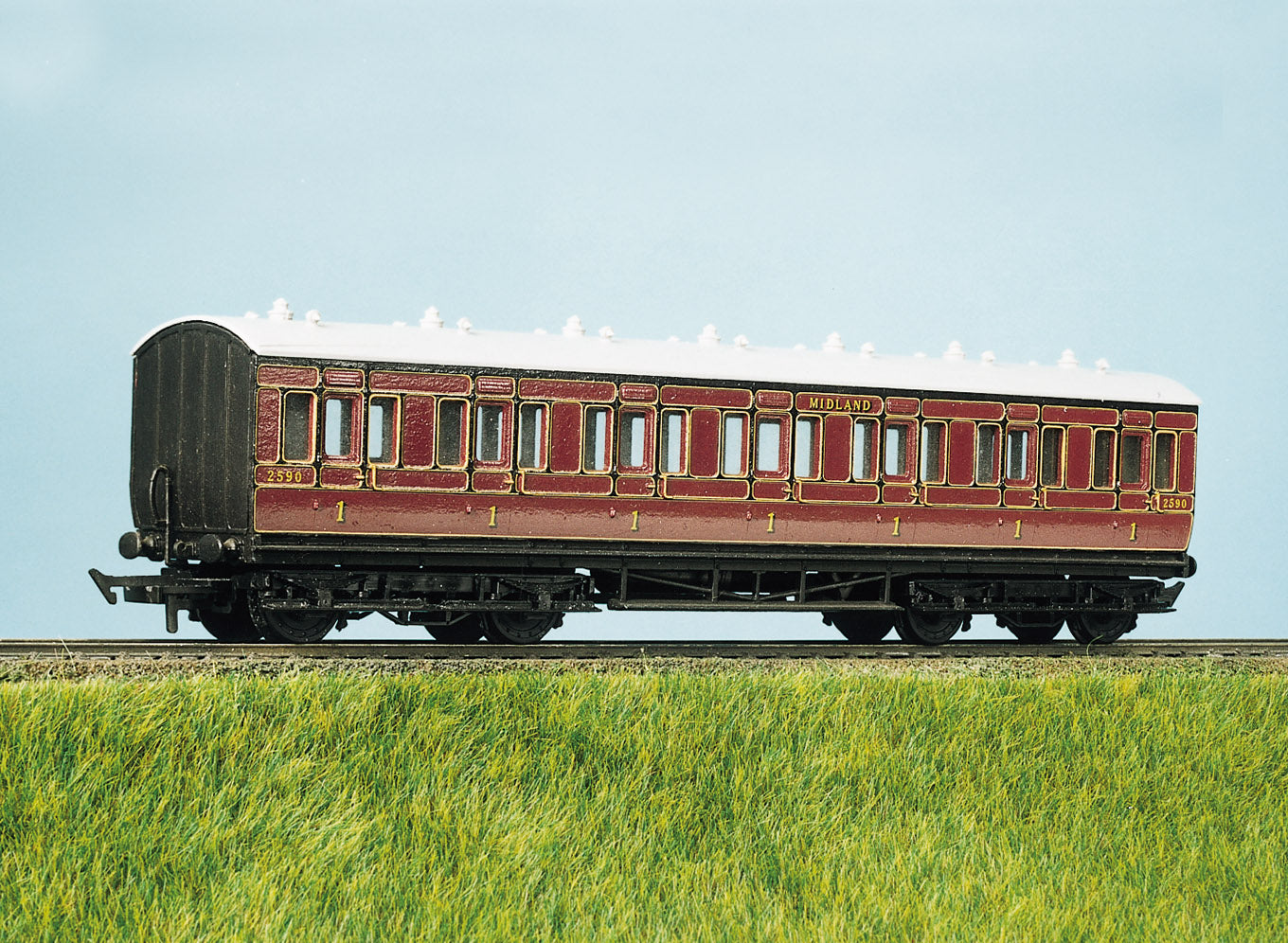 PC711 - Parkside - OO/HO - LMS (Ex MR) 48ft Suburban, All 1st, 7 comp