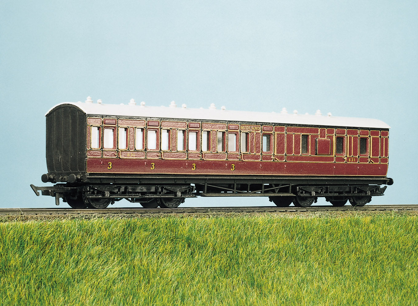 PC714 - Parkside - OO/HO - LMS (Ex MR) 48ft Suburban, brake 3rd, 4 Comp