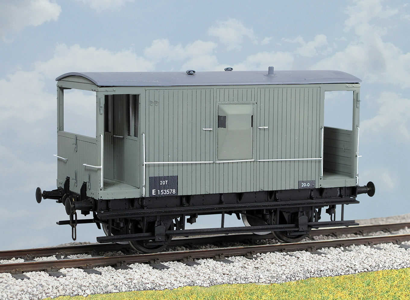 PS113 - Parkside - O - LNER 20 Ton Goods Van Toad E64