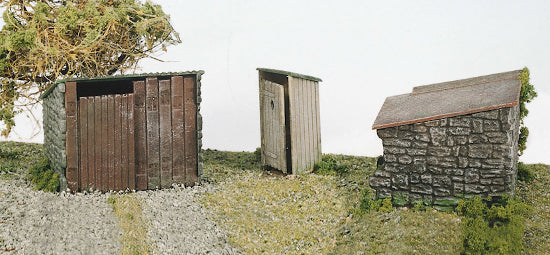 SS19 - Wills - OO/HO - Grotty huts & Privy