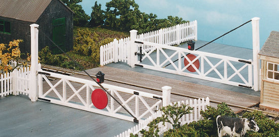 SS56 - Wills - OO/HO - Level Crossing Gates, inc Pedestrian wicket Gates