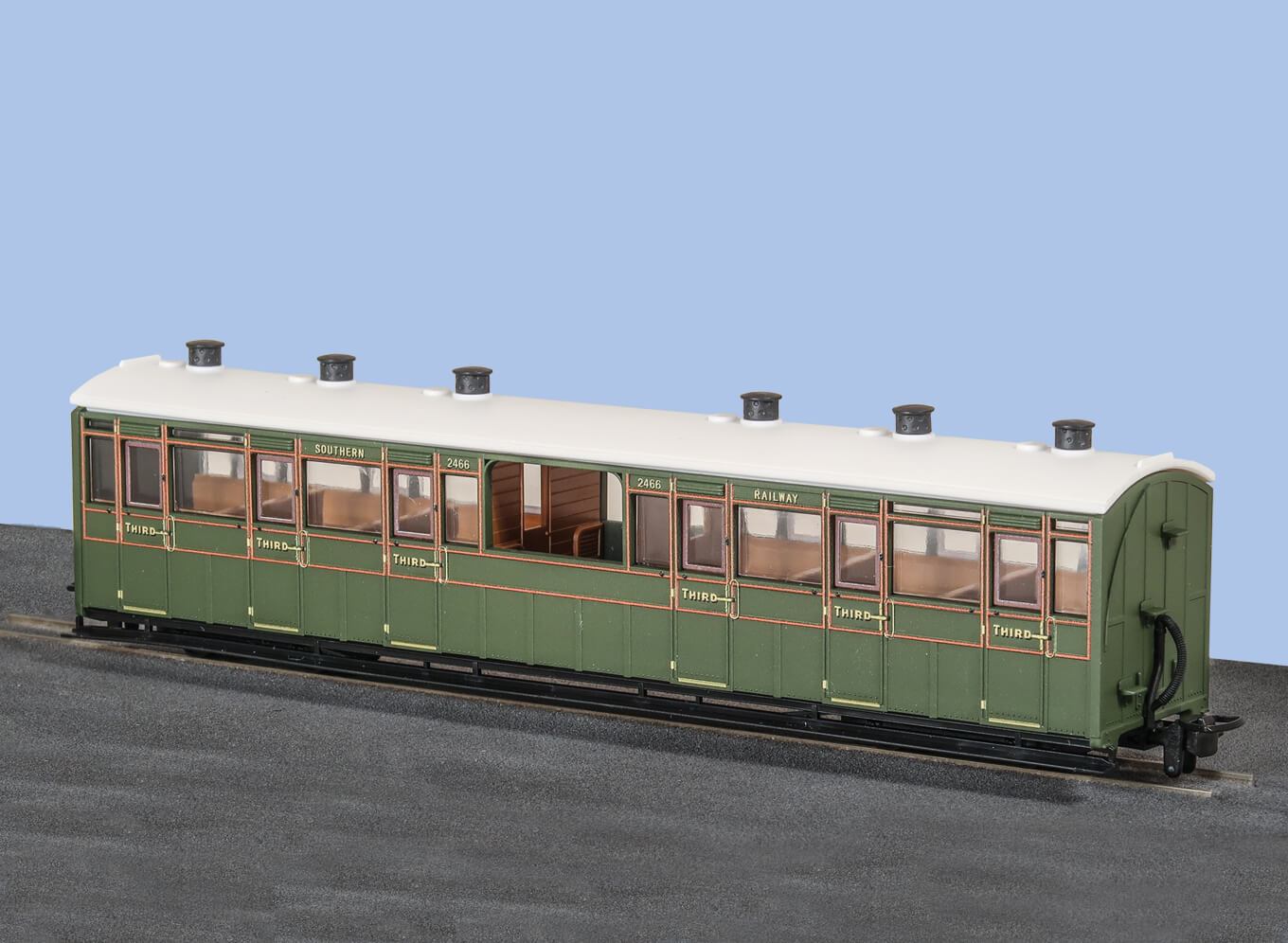 OO-9 Centre Observation Coach SR Livery No 2466